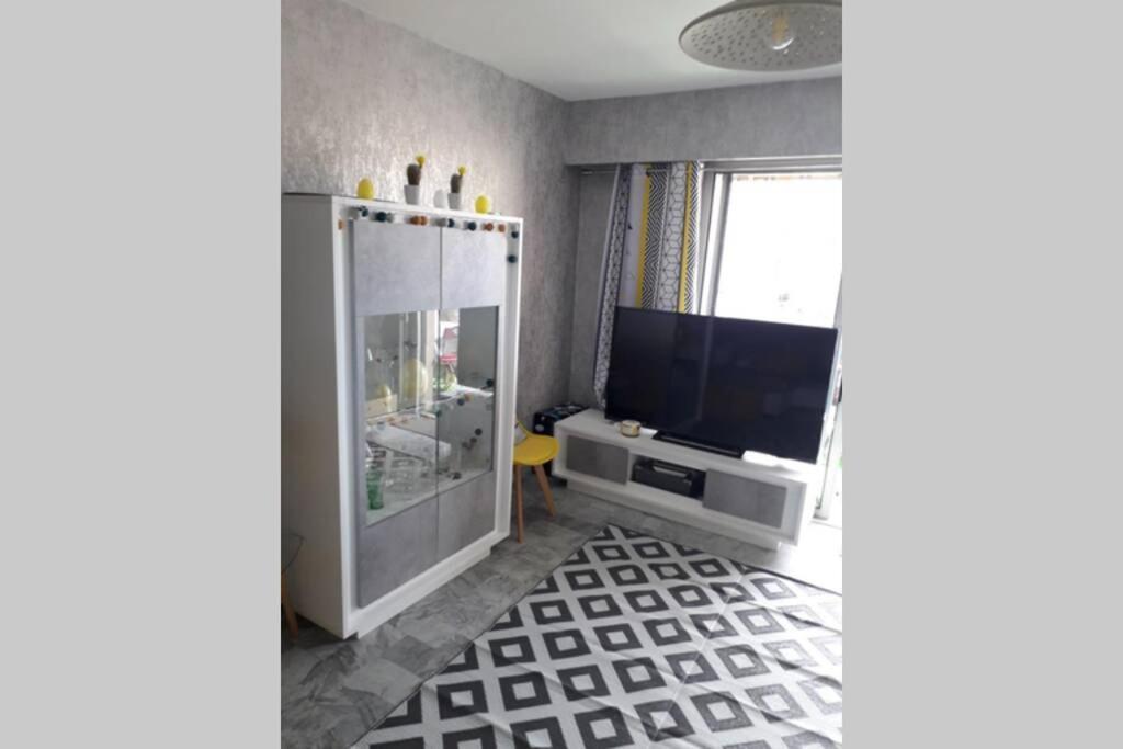 Appartement Chaleureux appart 2 pièces entièrement rénové. à Saint-Laurent-du-Var Extérieur photo